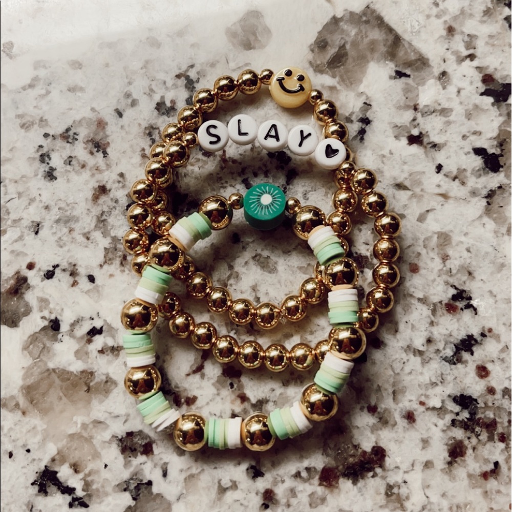 SLAY ALL DAY BRACELETS🥝🤍